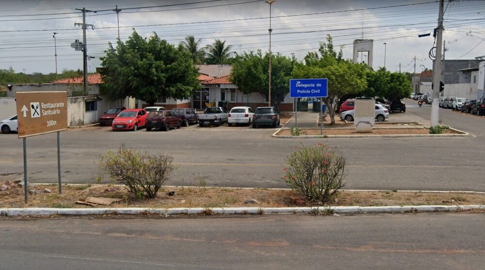 Homem é conduzido à delegacia após agredir companheira em Paulo Afonso - Ozildo Alves