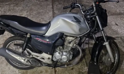 PM recupera motocicleta com restrição de furto e apreende adolescente em Periperi.
