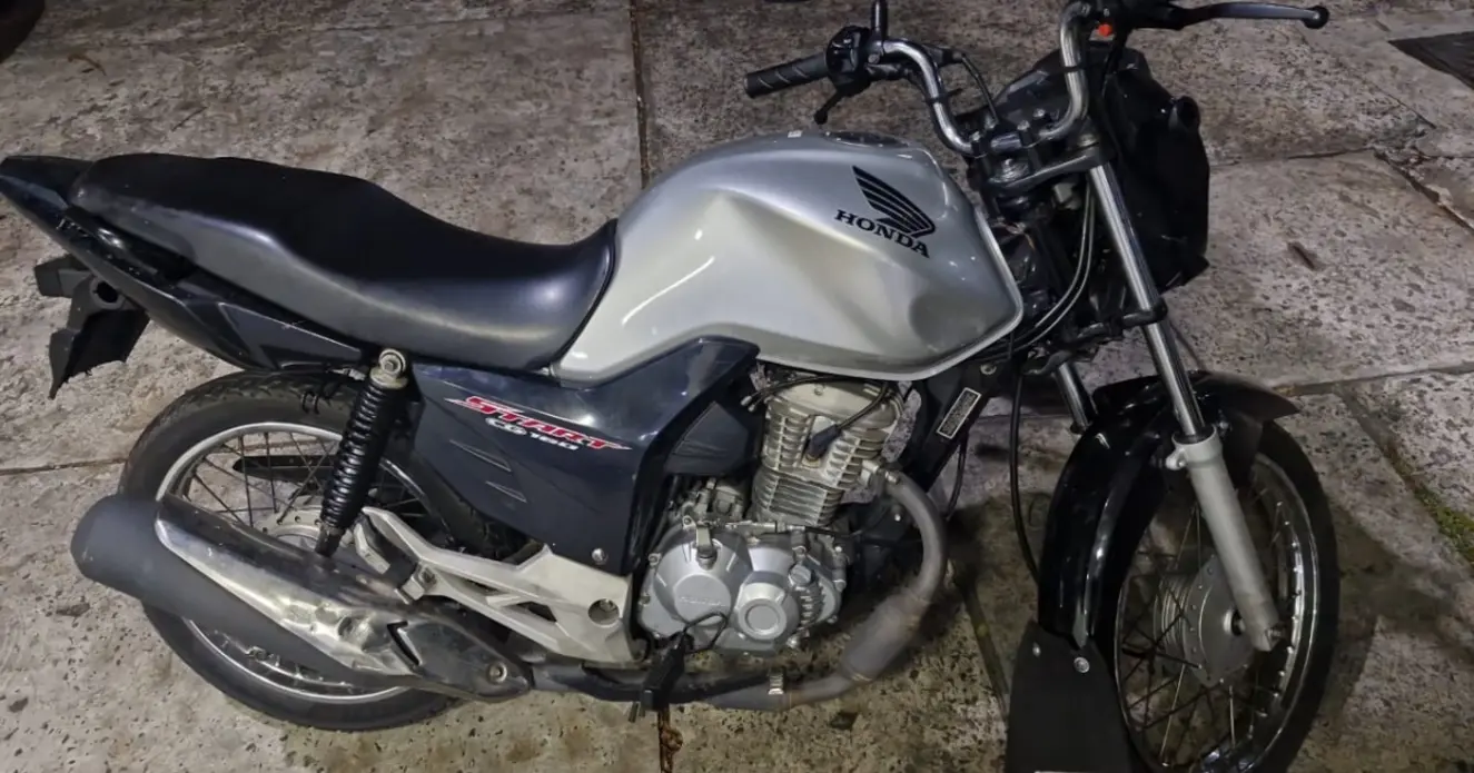 PM recupera motocicleta com restrição de furto e apreende adolescente em Periperi.