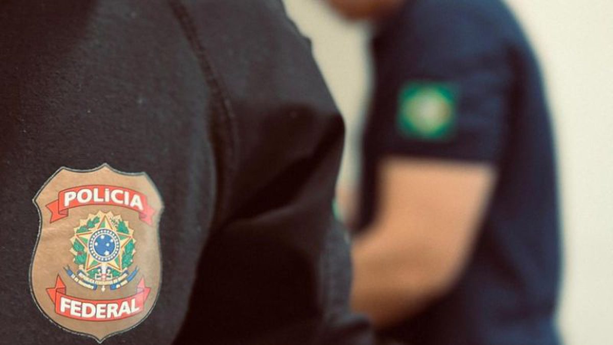 Mulher é detida no Aeroporto de Salvador com cápsulas de cocaína escondidas no corpo e nas vestimentas.