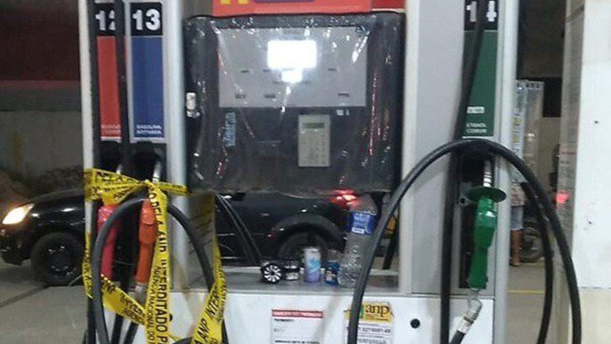 Fiscalização descobre esquema para fraudar consumidores em postos de combustíveis na Bahia.