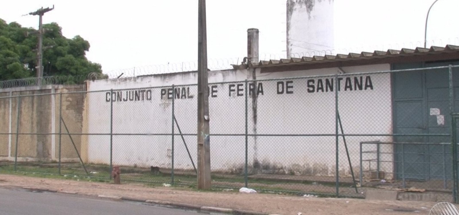 Justiça interrompe apuração de tortura em penitenciária de Feira de Santana; estabelecimento não fornece evidências de agressão.