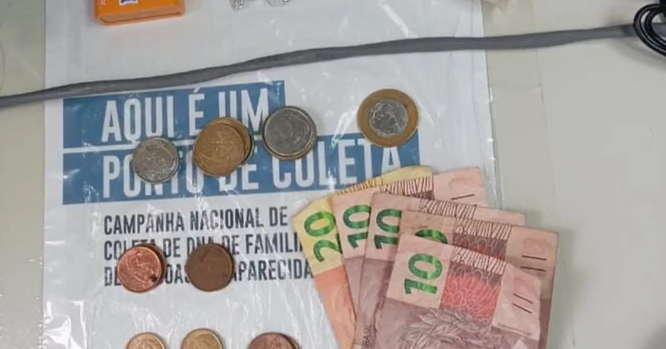 Casal suspeito de tráfico é detido com 39 porções de crack em Camaçari.