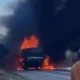 Duas carretas inflamam após acidente na BR-116 em Vitória da Conquista.