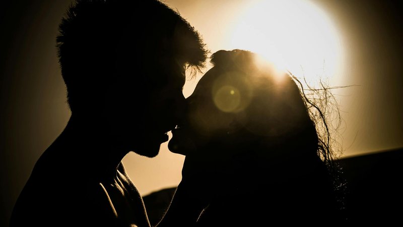 6 posições que intensificam o prazer sexual e podem ajudar na perda de peso.