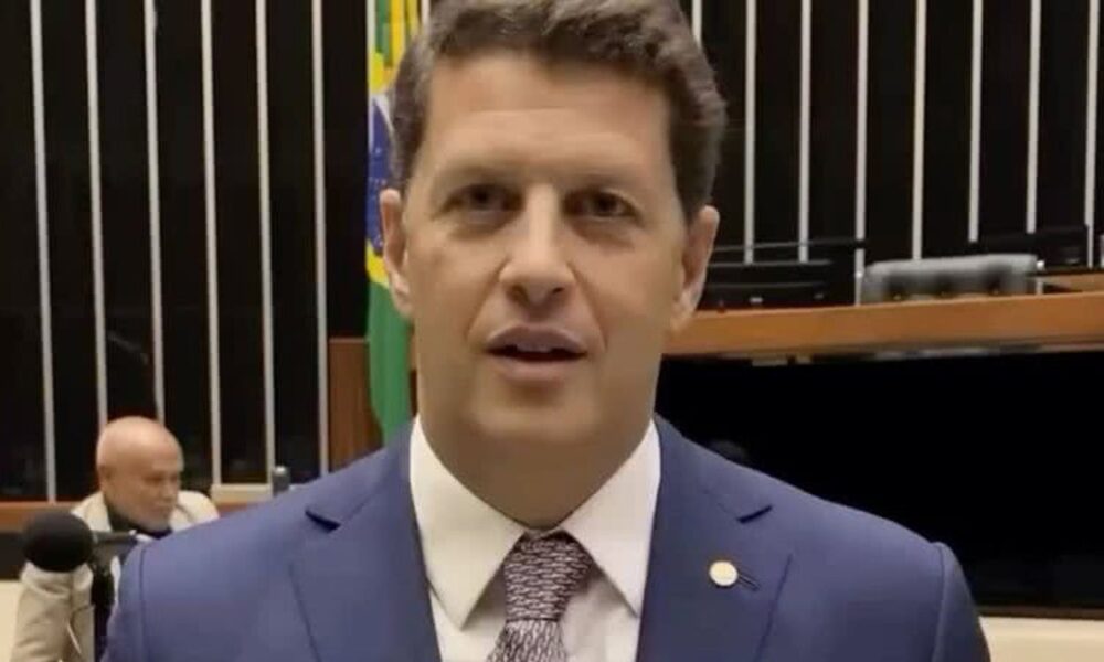 Deputado apoiador de Bolsonaro afirma que a Proclamação da República foi um "prejuízo".