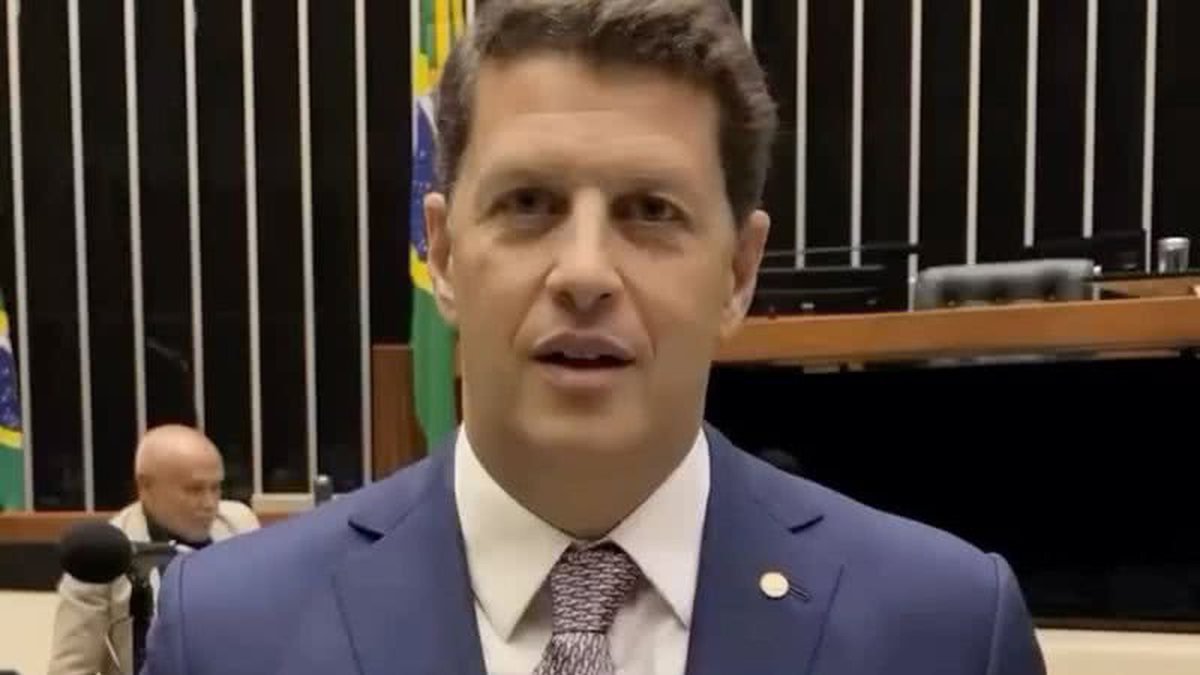 Deputado apoiador de Bolsonaro afirma que a Proclamação da República foi um "prejuízo".