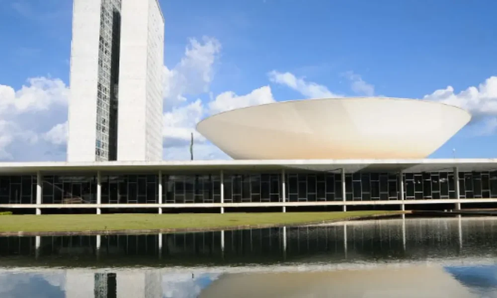 Tiro acidental de agente penitenciário na Câmara dos Deputados.