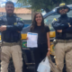 PRF auxilia estudante a chegar a tempo para o Enem em Sertânia após falha no ônibus.