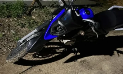 Motocicleta modificada ilegalmente é confiscada na BR-367 em Porto Seguro.