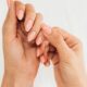 É seguro usar esmalte em gel? Verifique a presença de substâncias proibidas pela Anvisa.