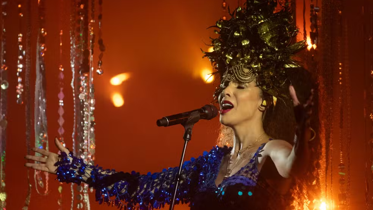 Vanessa da Mata faz seu retorno à Bahia com a turnê "Todas Elas" no Armazém Convention.