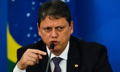Tarcísio de Freitas se manifesta pela primeira vez sobre a pré-candidatura de Flávio Bolsonaro à presidência; confira suas declarações.