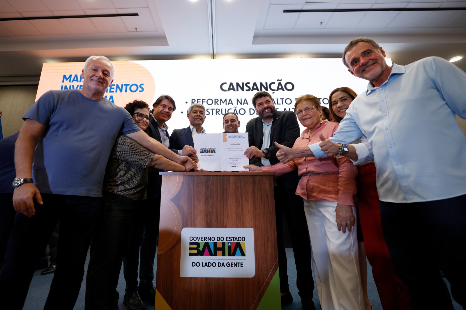 Jerônimo Rodrigues formaliza acordos de quase R$ 1 bilhão em investimentos para 135 cidades da Bahia.