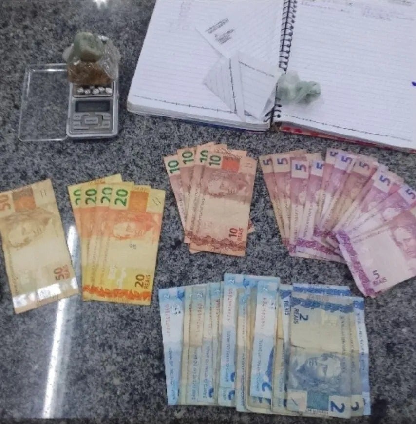 Forças policiais desmantelam ponto de tráfico e apreendem entorpecentes em Carnaubeira da Penha.