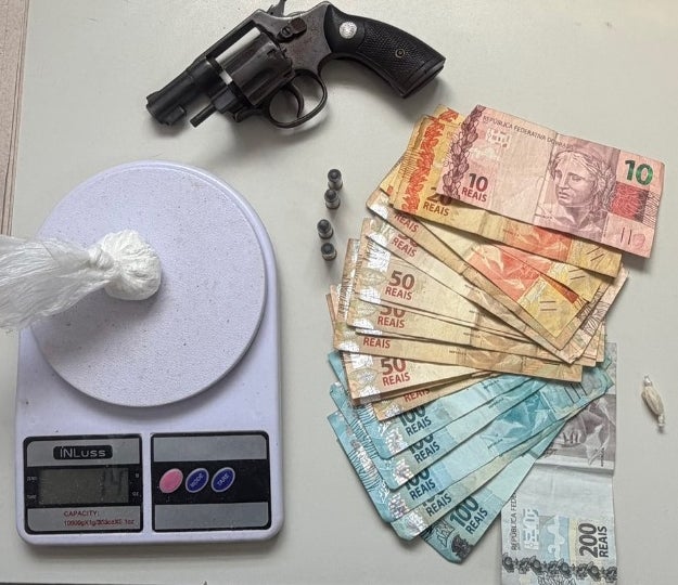 Inajá: Homem é preso em flagrante com arma, drogas e bolada em dinheiro