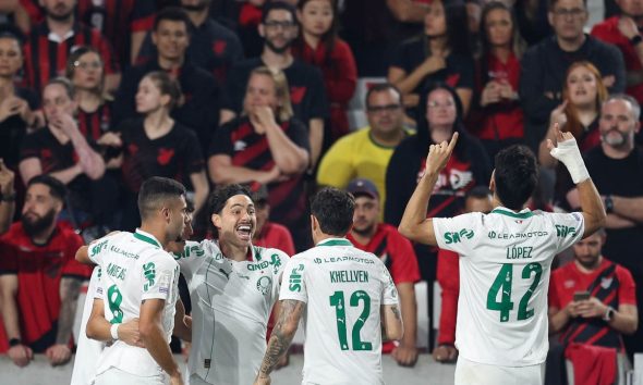 De volta ao topo! Palmeiras vence o Athletico e joga toda a pressão no Flamengo